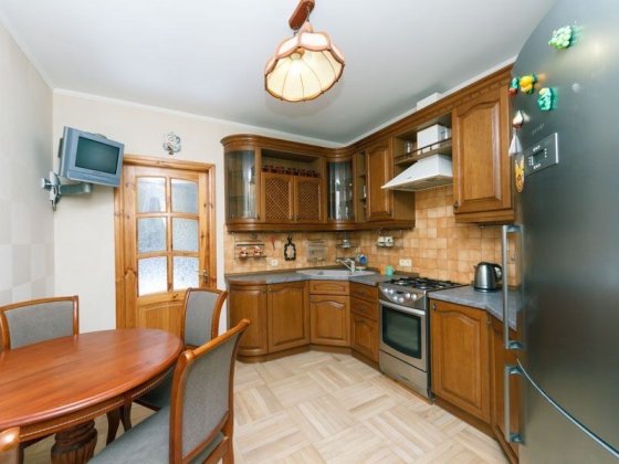 4-кімнатна квартира на Подолі (Контрактова/Тараса Шевченко)