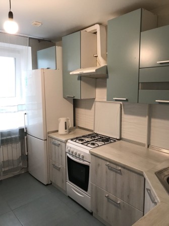 Сдам 2комн квартиру на Красном камне  евроремонтом - фото 1