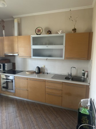 Сдам 1к кв,ЦЕНТР рядом, ЖК Семь Самураев, СВЕТ НЕ ОТКЛЮЧАЮТ - фото 1