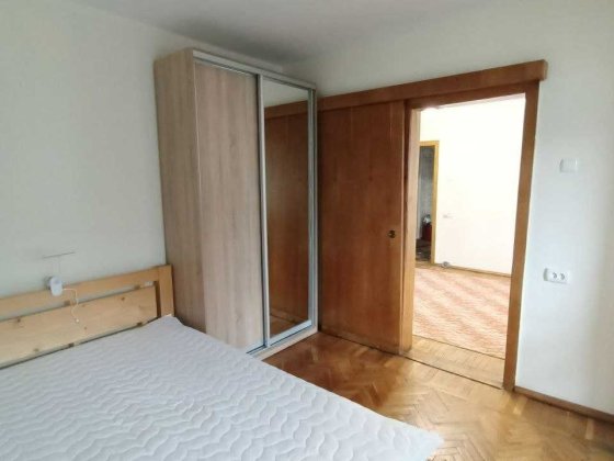 Оренда 3к квартири в центрі, світло завжди, газ, 2 поверх, паркомісце. Днепр