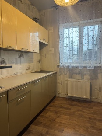 Сдам 1 комнатную ухоженную квартиру  с евроремонтом - фото 1