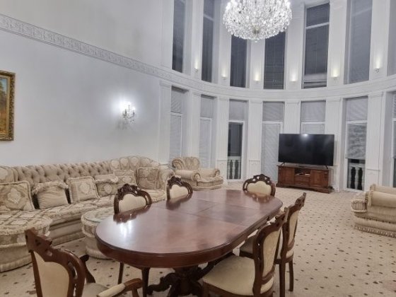 Конча Заспа Козин Золотые Ворота дом с бассейном и выходом на Козинку Козин