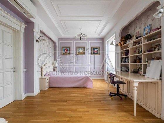 Оренда триповерхового будинку в Іванковичах, КМ "Зоряний Иванковичи