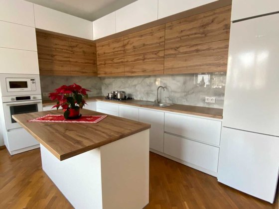 Оренда частини будинку в Рудно, 3 кімнати + студія Рудне