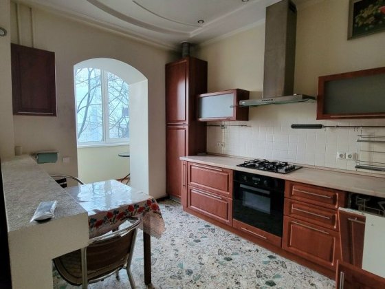 Центр! Сдам отличную 3-х ком.кв. с Автвономным отоплением ,2 вида! Днепр