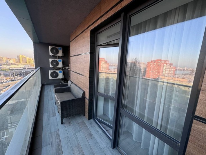 Сдам 3к.Квартиру в ЖК Дельмар с Новым Дизайнерским ремонтом - фото 1