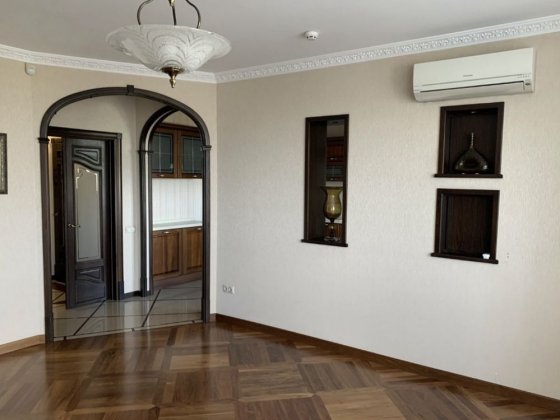 Довгострокова оренда 2к квартири по вул. Миколи Амосова 4 Киев