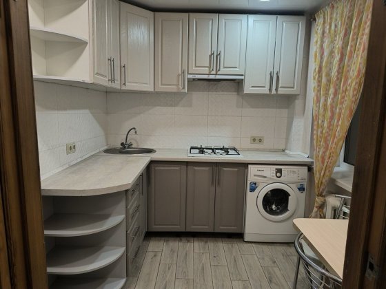 Сдам 1 кв метро Дворец Спорта 7000 гр. Харьков