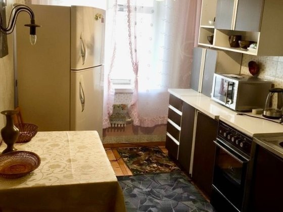 трикімнатна квартира у центрі міста біля метро Харків