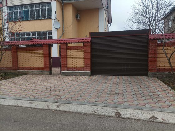 Здам у Фонтанці довгостроково (мінімум на місяць) окремий  поверх. Фонтанка