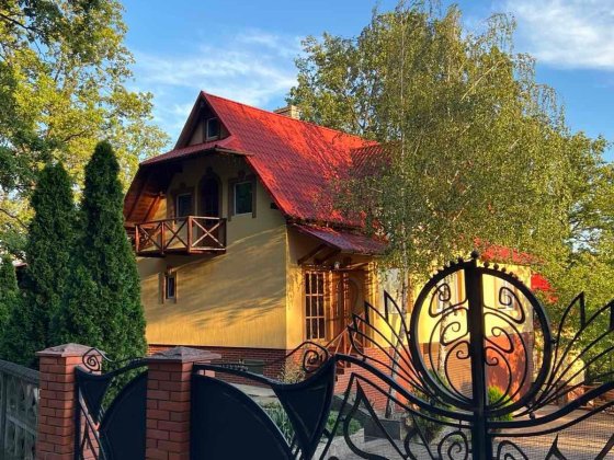 Оренда будинку в 2 км від Чернівців посеред ландшафтного дубового гаю Годилов