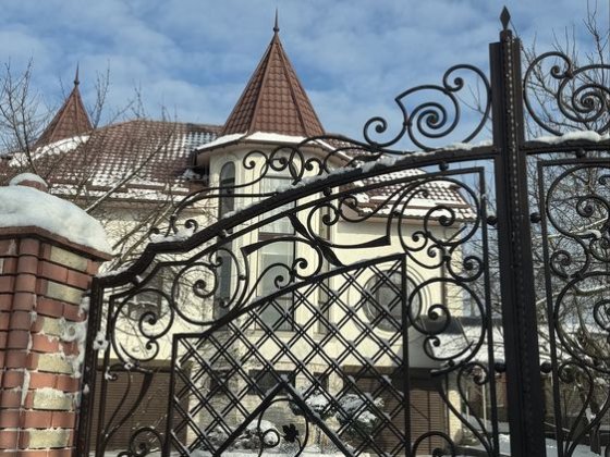 Довгострокова оренда будинку Коровия