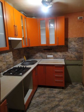 Реальная Сдам 3к на Новых Домах. ГАЗ. 1 этаж. Комунал.Включены - фото 1