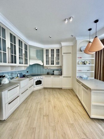 Аренда трехкомнатной квартиры на Французском бульваре. - фото 1