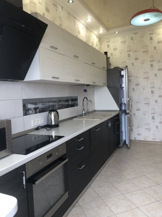 Сдам современную квартиру с  посудомойкой и теплосчетчиком в новом дом - фото 1