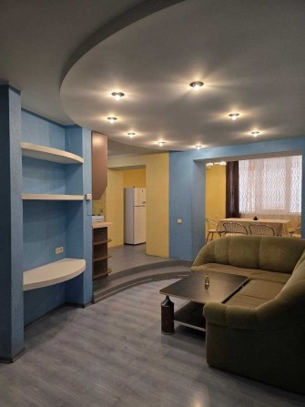 Сдам  трехкомнатную квартиру  на Французском бульваре - фото 1