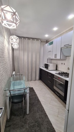 Сдам уютную однокомнатную квартиру в ЖК на Бригадной,7 Фонтана,Аркадия - фото 1