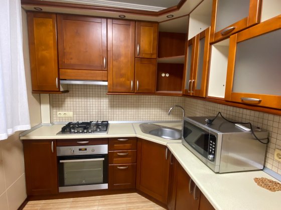 Сдам 3х этажный комн.кв м.Науки Харьков