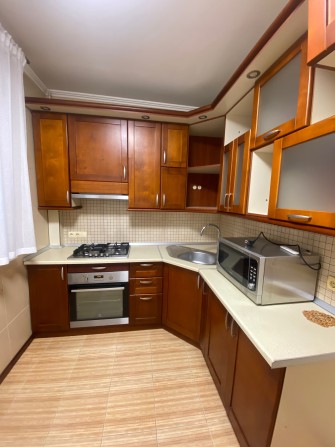 Сдам 3х этажный комн.кв м.Науки - фото 1