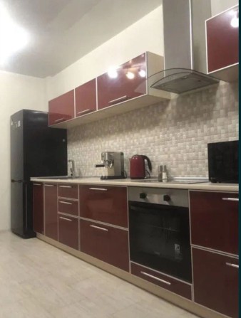 Сдам 1комн квартиру в самом центре в новострое - фото 1