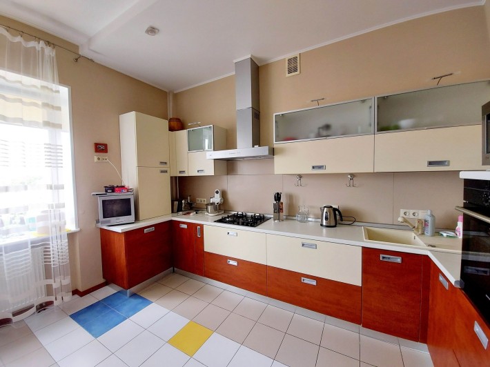 Сдам 4-х. комнатную, Центр, Лермонтовская 15, Сковороды,Майка Йогансен - фото 1