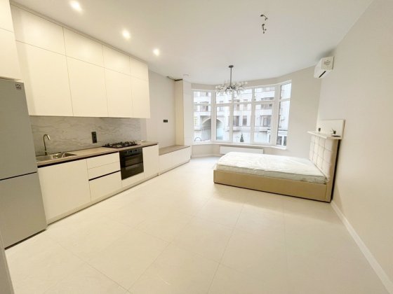 Сдам 1ую квартиру ЖК Авиньон,Дача Ковалевского.Кровать,диван.Свет всег Одеса