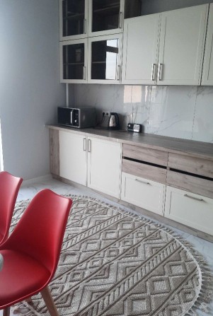 Однокімнатна квартира з меблями і технікою - фото 1