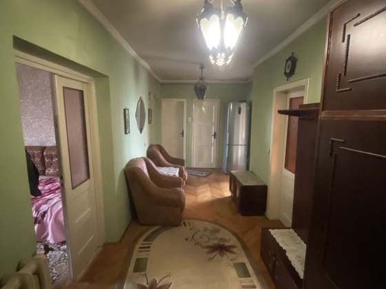 Здається 3-ох кімнатна квартира м. Тячів Тячев