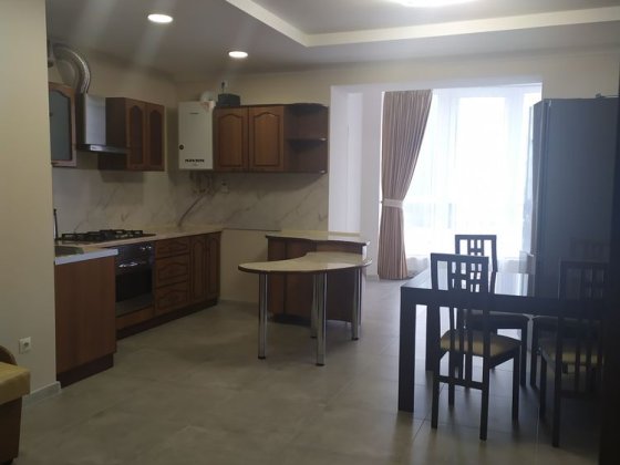 Сучасна,велика  в містечку закритого типу Калиноваслобода-2 Криховцы