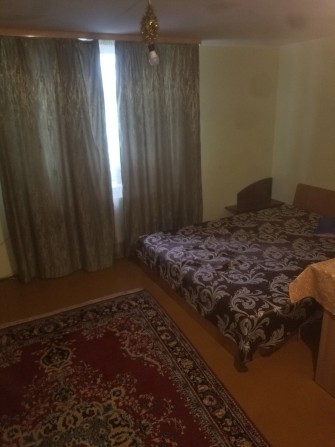 Сдам комнату без доплат за коммунальные услуги. Не риэлтор. - фото 1