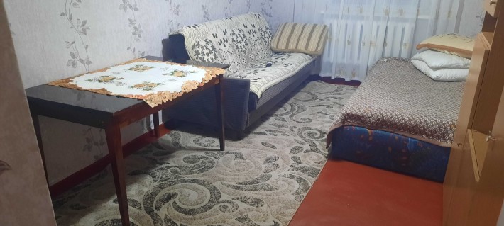 Здається кімната в приватному будинку. - фото 1