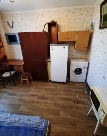 Кімната в гуртожитку біля Зорі. Комунальні платити не потрібно! - фото 1