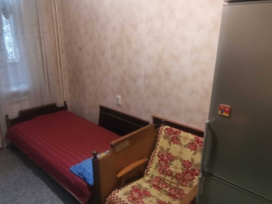 Окрема кімната біля будинку офіцерів Винница