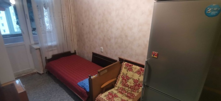 Окрема кімната біля будинку офіцерів - фото 1