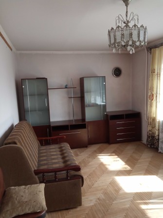 Здається кімната 18кв.м в трьох кімнатній квартирі.Для хлопця. - фото 1