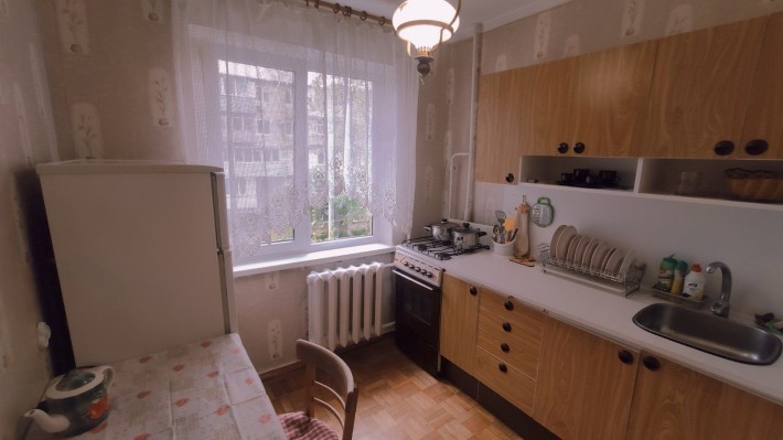 Сдам комнату в комуне 5/5 Космонавтов/ 10 квартал - фото 1