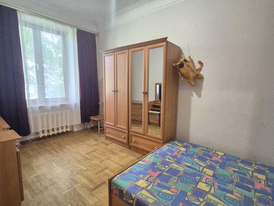 Здам кімнату для дівчини на пр.Берестейському!м.Нивки пішки Київ