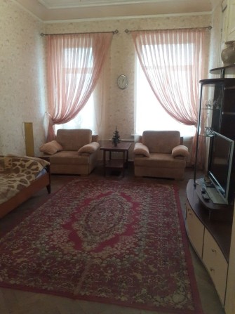 В центре! Сдам комнату в трёхкомнатной квартире - фото 1