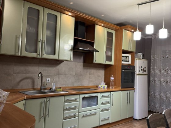 Здається кімната в трикімнатній квартирі Київ