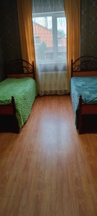 комната в ч/доме без хозяев, можно двоим, Борщаговка, м. Академгородок - фото 1