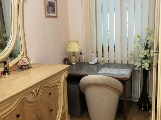 Хозяйка,метро Чернігівська 6 хв.пішки Киев