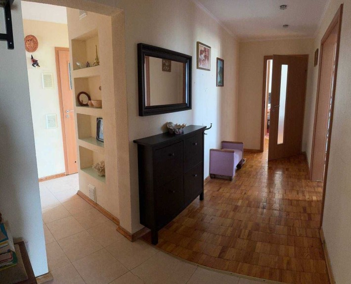 Сдається кімната, в 4 кімнатній квартирі.(переважно дівчині) - фото 1