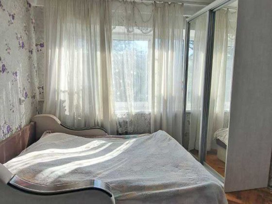 Кімната в трьохкімнатній комунальній квартирі . Оренда. Нивки. Киев