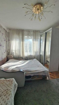 Кімната в трьохкімнатній комунальній квартирі . Оренда. Нивки. - фото 1