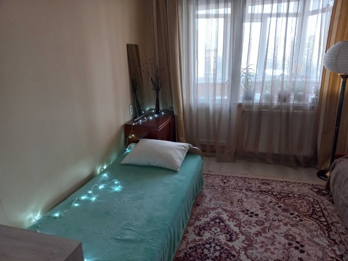 Здається ліжко-місце для дівчини/жінки в охайній 2к-квартирі - фото 1