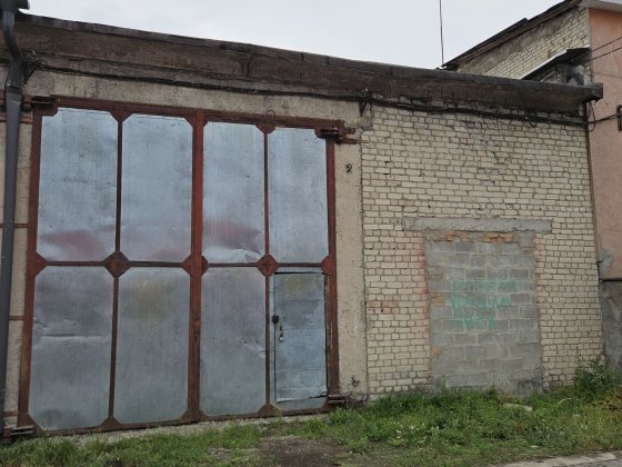 Приміщення, гараж. Сарны