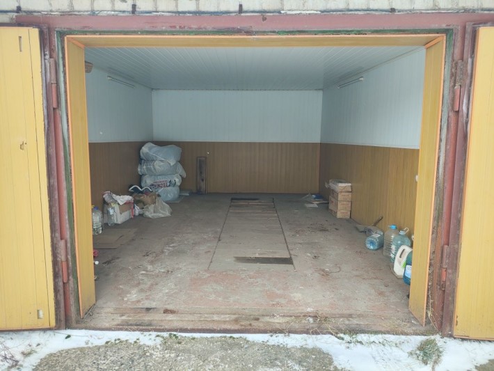 Продам капитальный гараж 24 м² 6*4 ,район БМВ кооператив  Индустриальн - фото 1