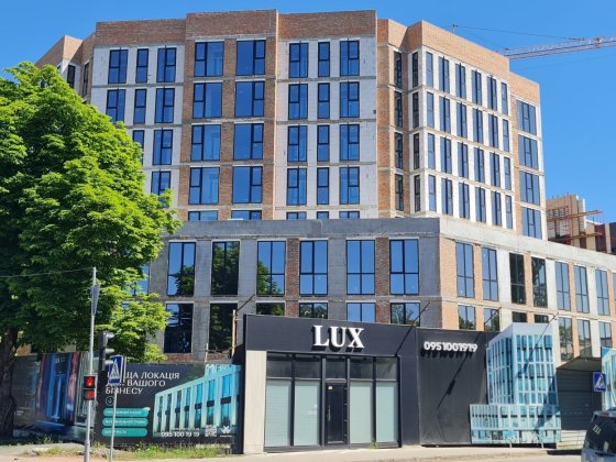 Паркинг в центре  ТЦ Standard Lux.