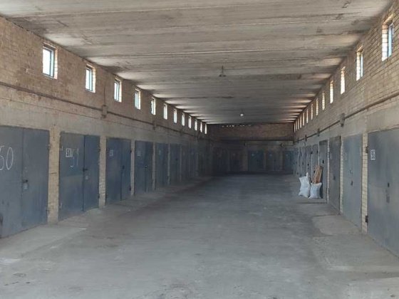 Продам гараж 18.4 м.кв.  другий поверх. на Святослава Хороброго 19 Киев