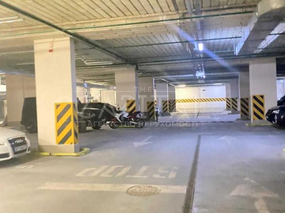 Продаж / Паркування / вул. Дігтярна, Поділ Київ